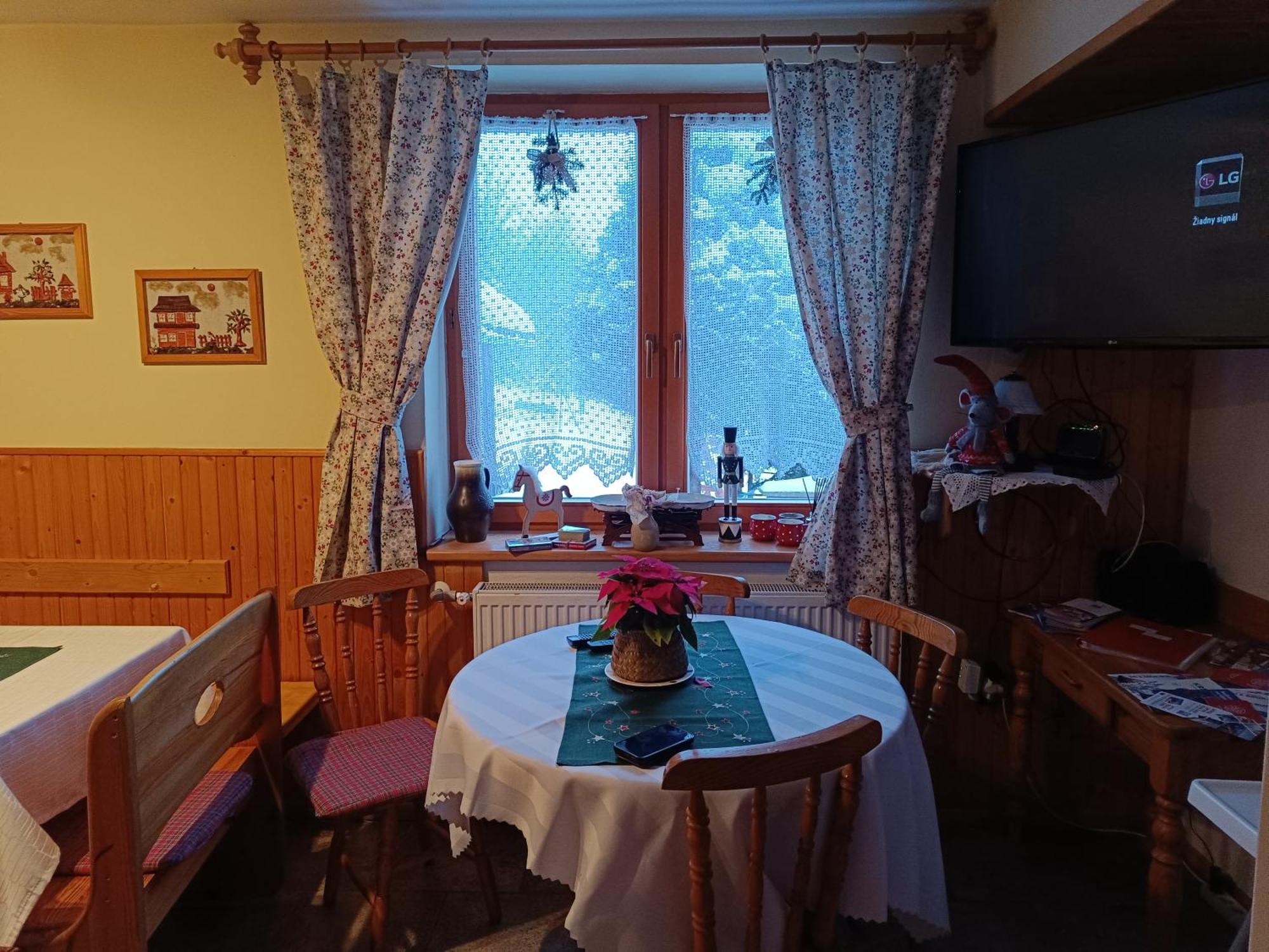 Privat Majo Hotel Liptovsky Mikulas Bilik gambar